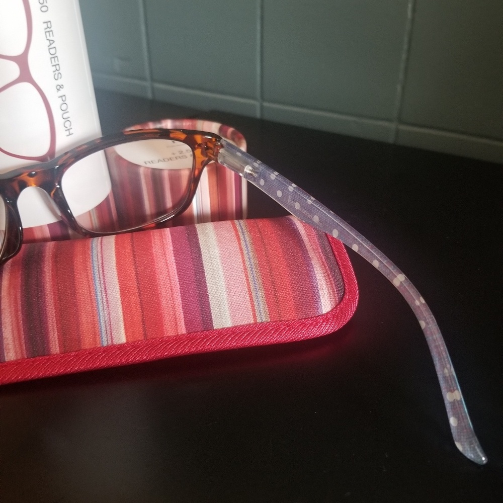 Ellen DeGeneres + 2.5 Readers nwot
